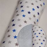 Білий фон із блакитними та сірими зірками та плюш шарпей світло-сірий.