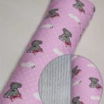 Рожевий фон із ведмедиками та плюш шарпей світло-сірий.