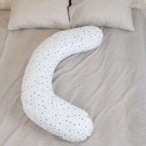 Подушка для вагітних С-220 з наволочкою з бязі на ліжку.